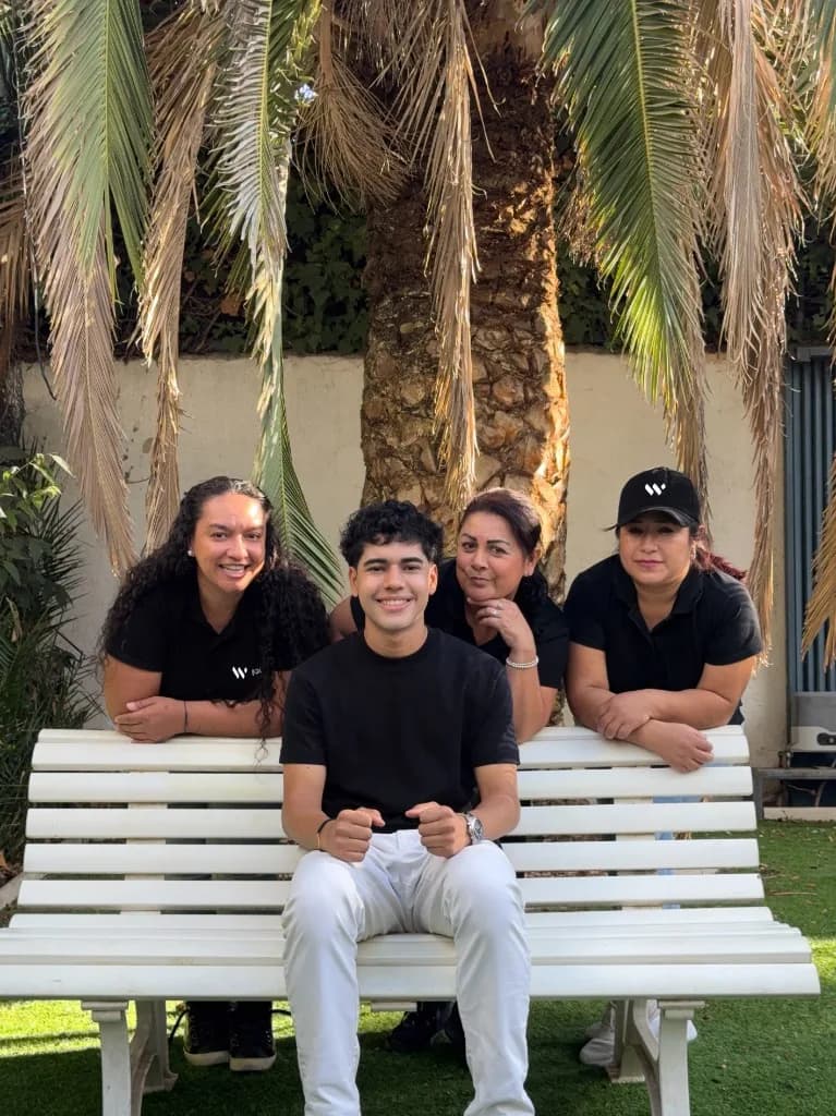 David junto al equipo de Iglow